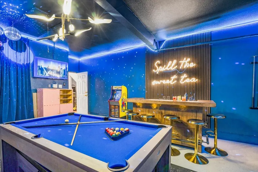 Speakeasy house with hot tub near UT and Downtown - Image 1