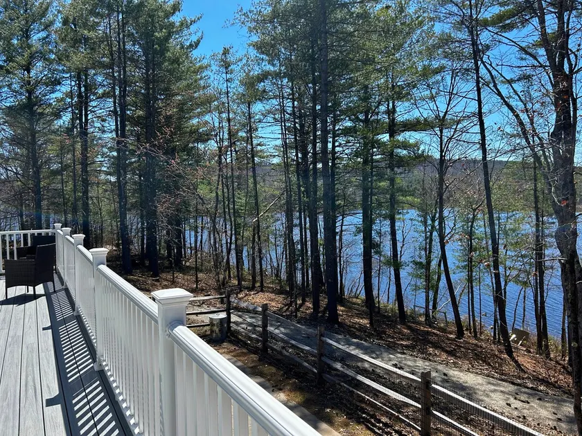 Lakefront Retreat - Dock. Fenced in Yard. - Image 1
