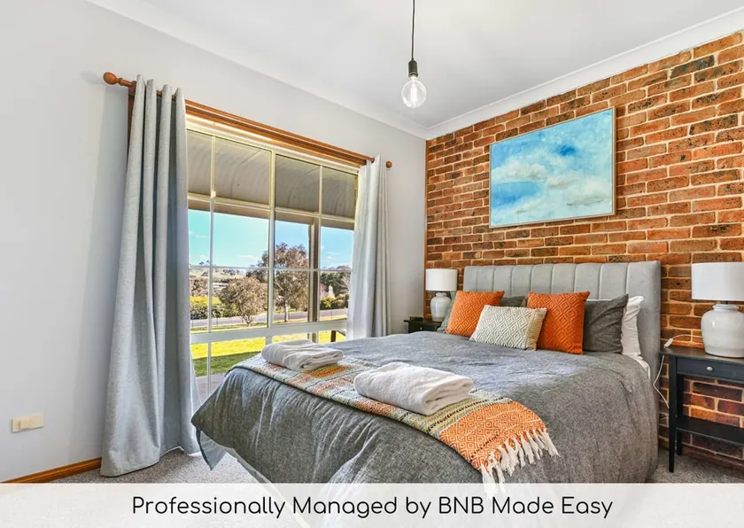 Highfields - Rural Entertainer with Valley Views - Image 1