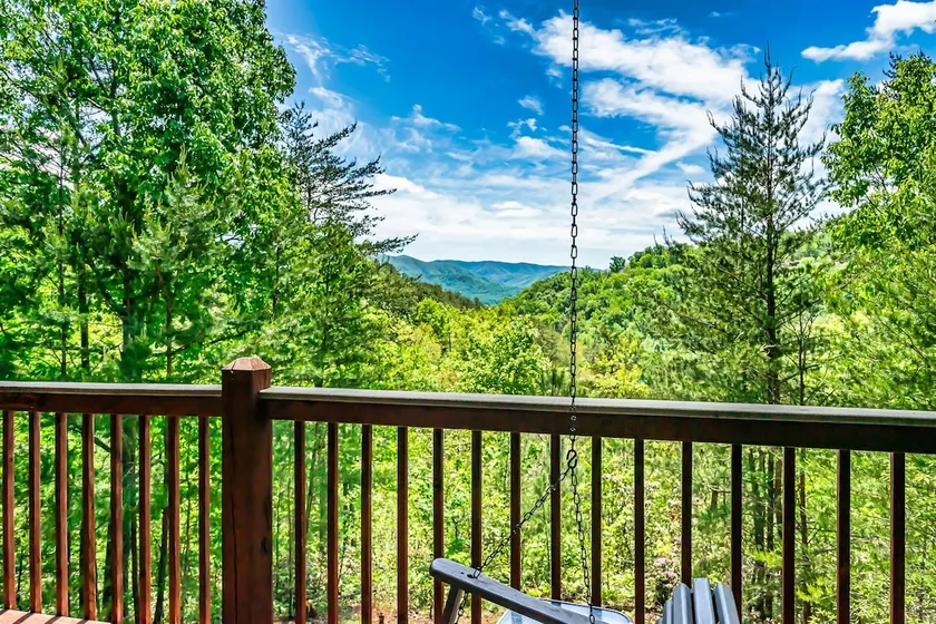 7mins to Smokies Secluded Mountain view Romantic sunsets with hot tub - Image 1