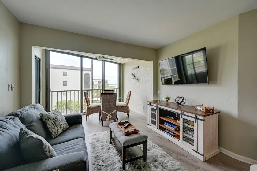 Waterfront Marco Island Condo Near Tigertail Beach - Image 1
