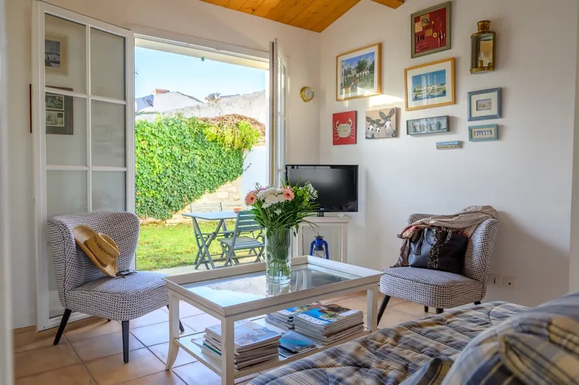 Appartment with courtyard and garden 300 m from the port and from the beach - Image 1