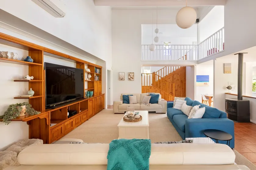 Salty Dayz Retreat Steps from Busselton Beach - Image 1