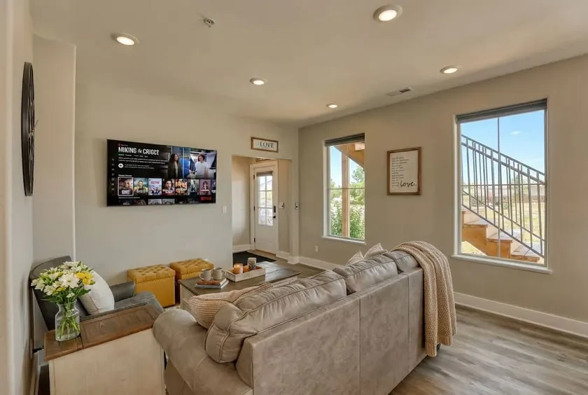 Farmhouse at Lincoln Suites — Smart Home, King Bed, Sheridan WY - Image 1