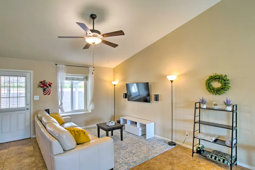Near Golf & Entertainment! Gilbert Family Getaway - Image 1