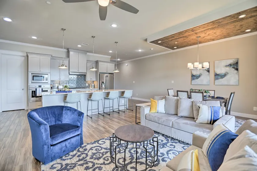 Elegant Lake Conroe Townhome w/ Boat Slip! - Image 1