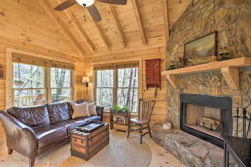 Cherry Log Couple’s Cabin Near Hiking & Waterfalls - Image 1