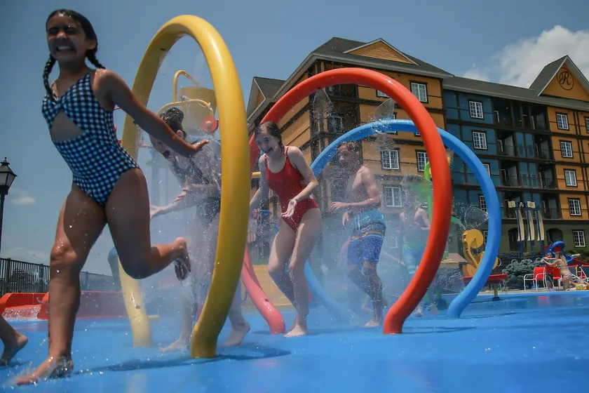 2 Waterparks Sleeps up to 10! - Image 1