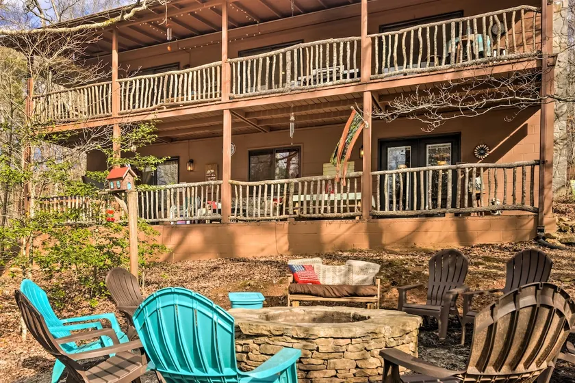 'Joshua’s Lodge' w/ Hot Tub + Mountain Views! - Image 1