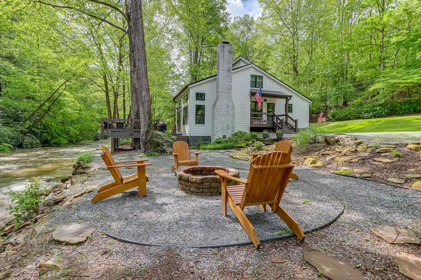 Deck & Fire Pit Bliss: Mountaintown Creek Cottage! - Image 1