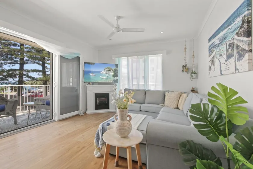 Beachcomber Unit 2 7 Dingle Ave - Image 1