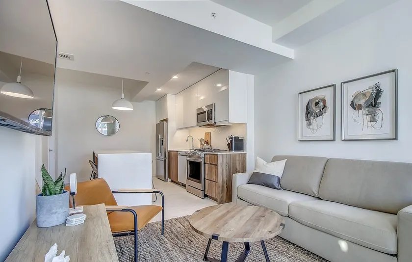 Timeless & Contemporary Condo in Kensington with Large Patio - Image 1