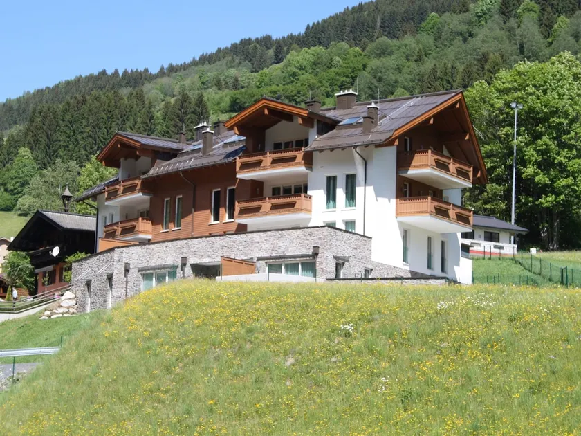 Apartamento vacacional totalmente equipado con terraza | Cerca de las pistas de esquí - Image 1