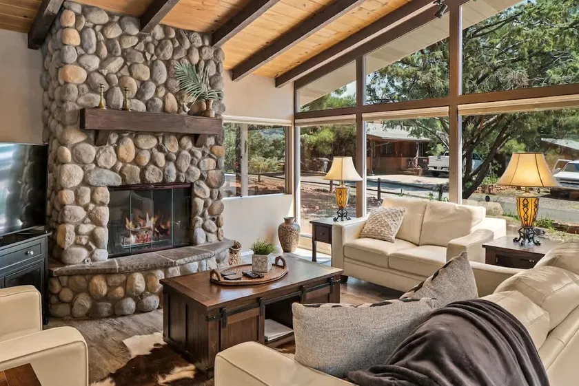 Myrinn – Desert Design w/ Hot Tub & Creek Access - Image 1