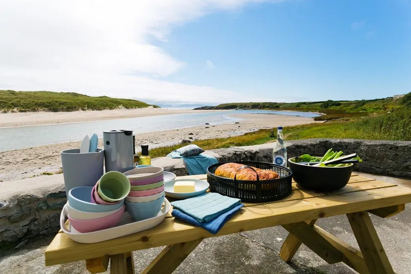 Ty Glan Y Mor - Image 1