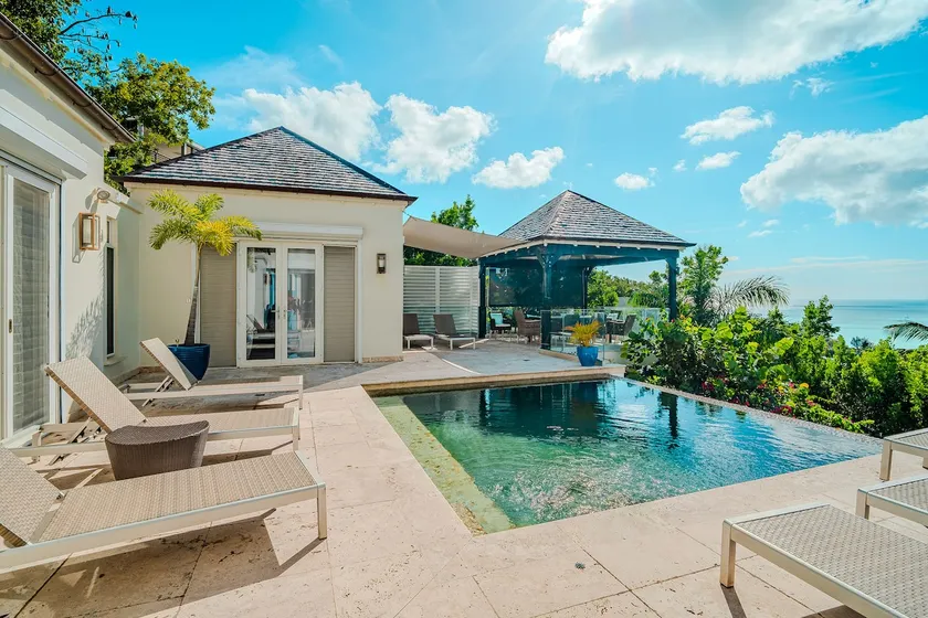 Exceptional Hillside Haven - Image 1
