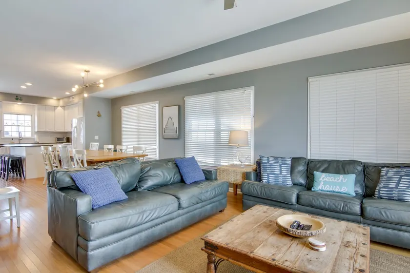 Ocean Block retreat w/5 Balconies in Bethany Beach - Image 1