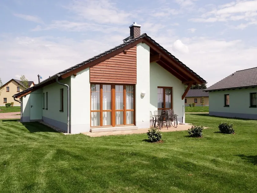 Holiday Home in Markkleeberg Near a Lake - Image 1