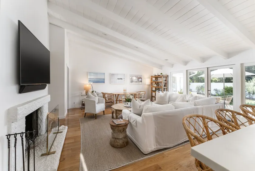 3BD/3.5BA Walkable to Beach, Town-Great for Groups - Image 1