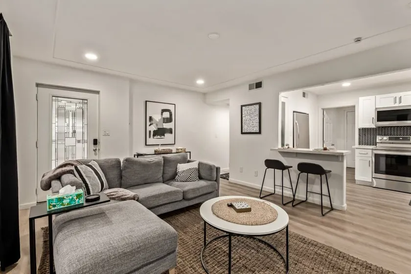 Remodeled 2BR Central PHX Gem with Free Parking - Image 1