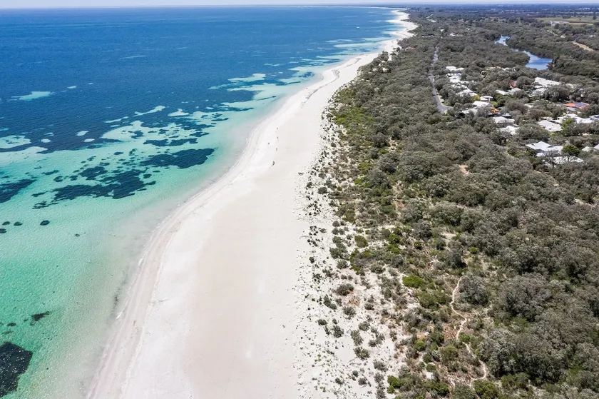 Banksia at Whitesands - Villa 5 Loft-Style Living by the Bay - Image 1