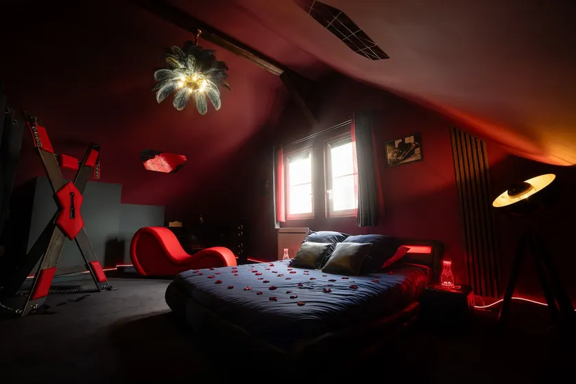 Love room with private spa ”3 shades of pleasure” - Image 1
