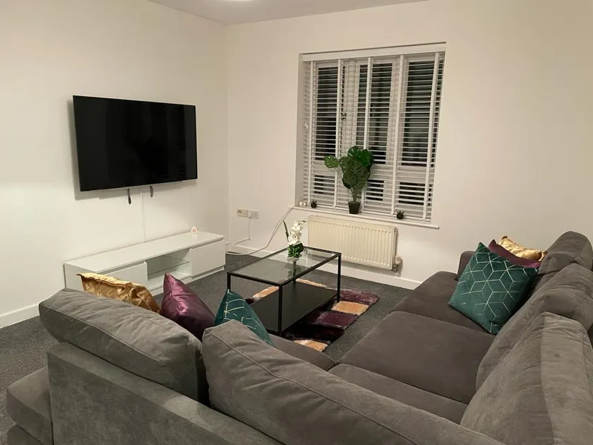 Cherry Tree - 2 bedroom, Bright, Airy Apartment. S - Image 1