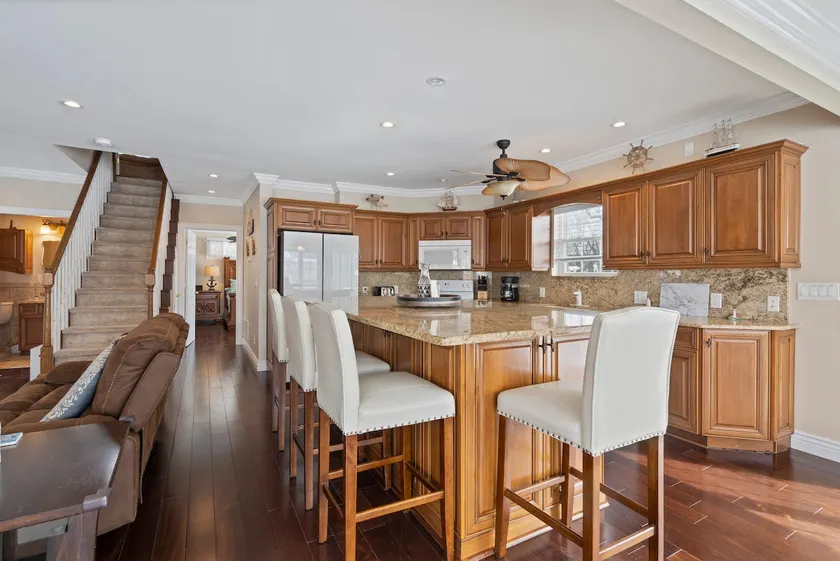 Lexington Retreat Sleeps 8 - View of Lake Huron! - Image 1