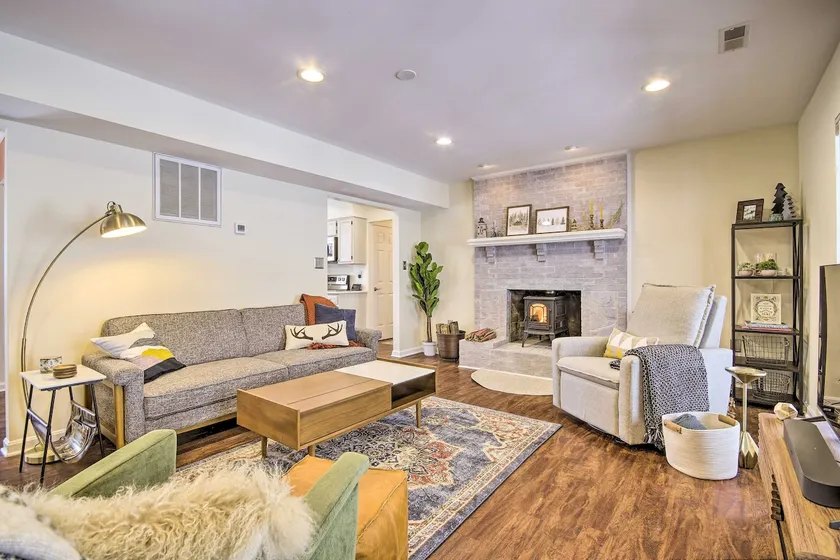 Modern Mountain Retreat w/ Deck + Hot Tub! - Image 1