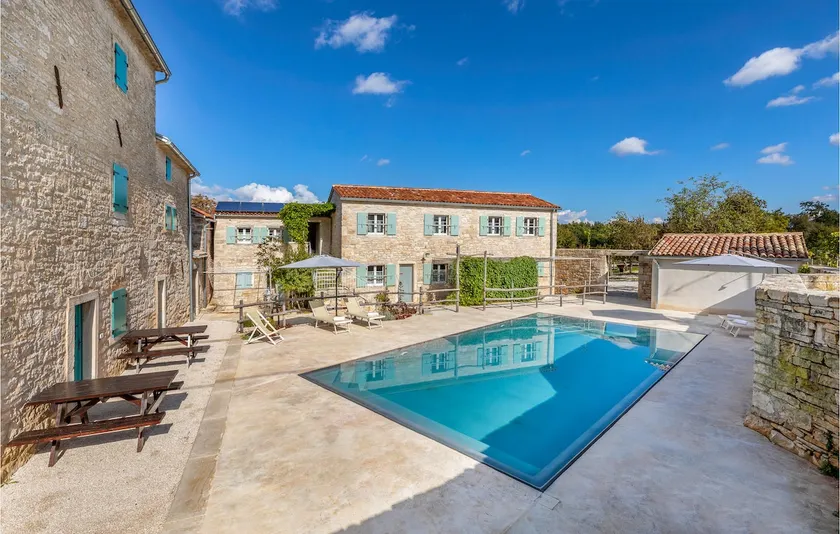 Awesome Apartment In Zminj With Wifi - Image 1