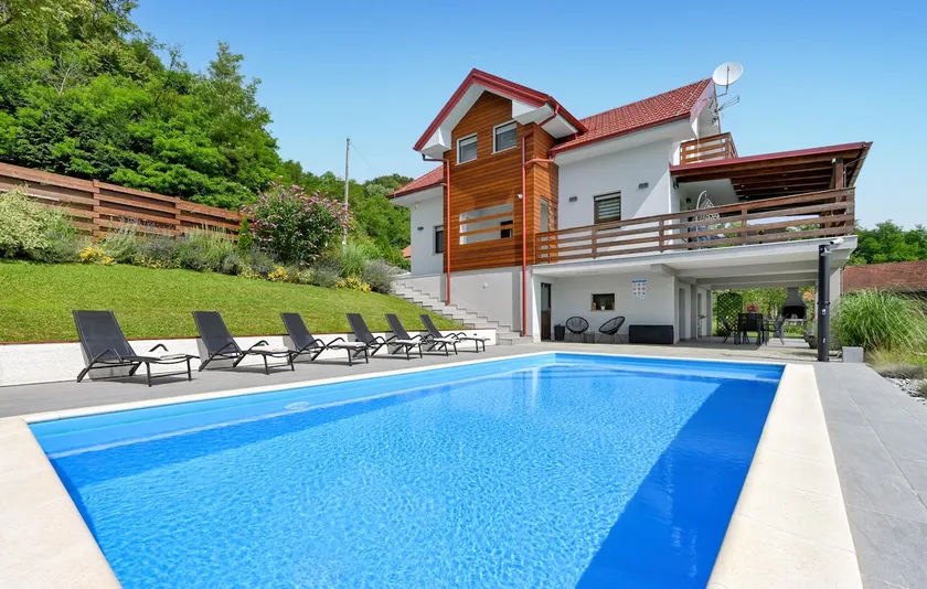 Beautiful Home in Busin With 3 Bedrooms, Wifi and Outdoor Swimming Pool - Image 1