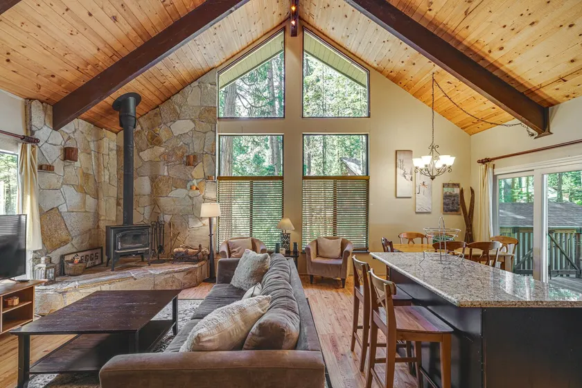 Cabin w/ Deck & Fire Pit in Blue Lake Springs! - Image 1