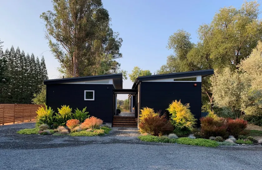 Modern, Secluded Retreat - Walk to the Plaza! - Image 1