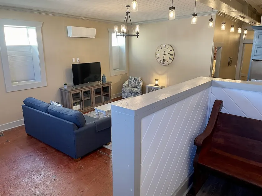 Historic 2 bed 2 bath downtown - Image 1