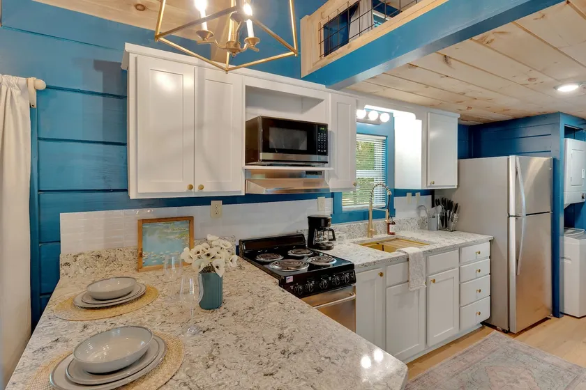 Pops Cabin Lookout Mountain Luxury Tiny Home - Image 1