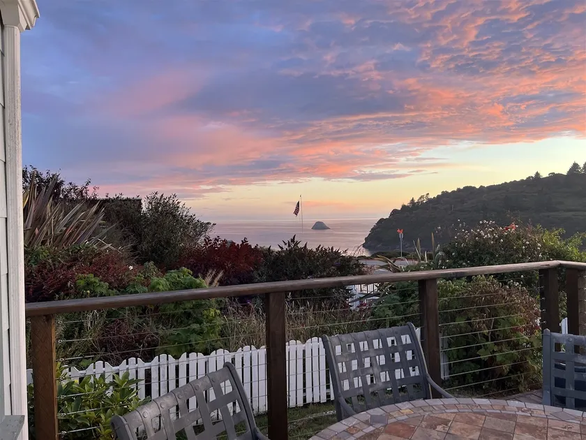 Trinity Stunning Harbor Views Perfect Location! - Image 1