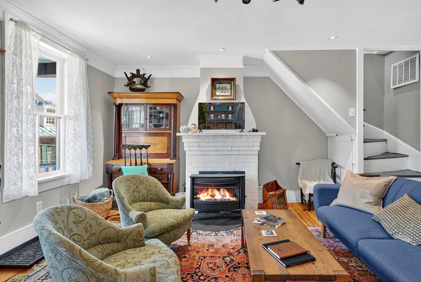 Historic High Street Retreat - Image 1