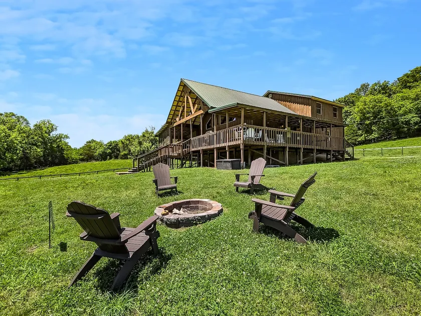 John Thomas Farmhouse ~ secluded valley + creek - Image 1