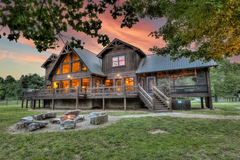 The Haven on Toccoa - River deck | Fire Pit | Hot Tub | Outdoor Fireplace - Image 1