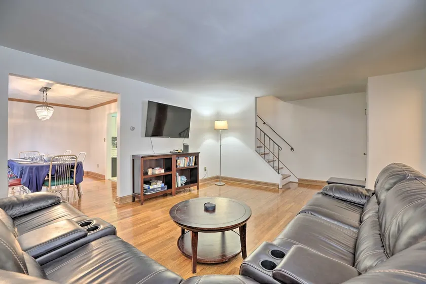6 Mi to Dtwn: Pittsburgh Townhome w/ Porch - Image 1