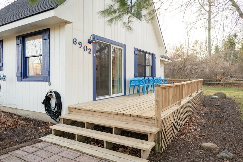 Cozy Retreat just blocks from Lake Michigan views - Image 1
