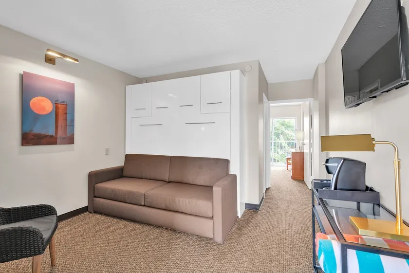 Cape Suites Room 6 - Free Parking! - Image 1