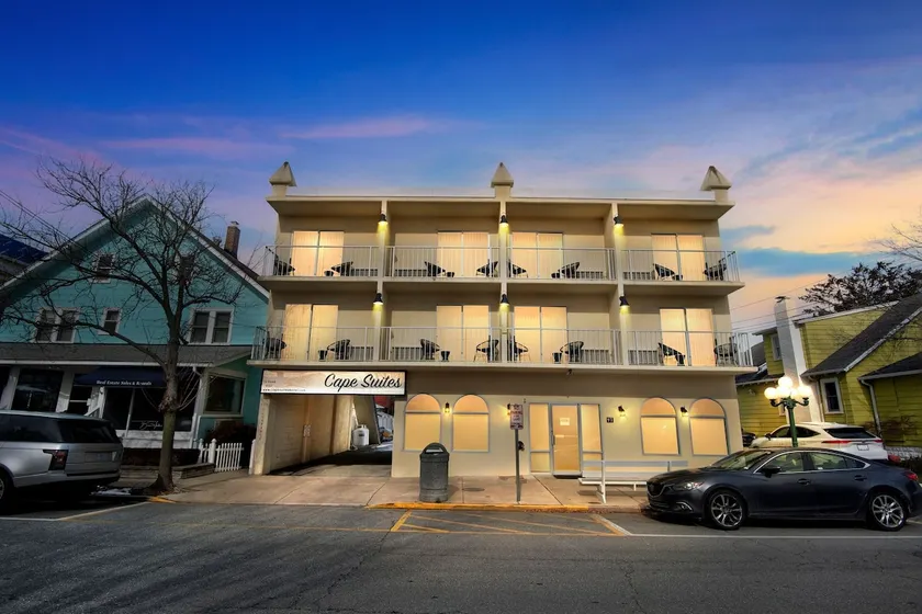 Cape Suites Motel - Image 1