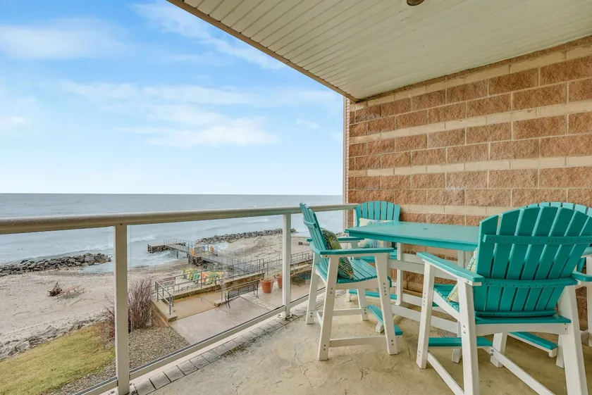 Lakefront Condo, Balcony, Pool, Beach, Wineries - Image 1