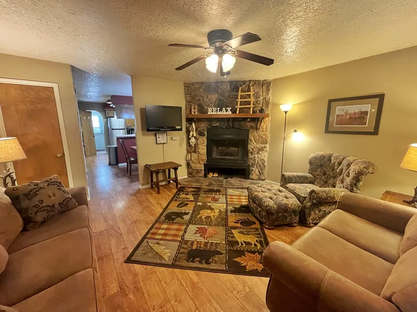 Valley Condo 126 - Creekside - Wi-Fi - Hot Tub - Fireplace - Washer/Dryer - Gril - Image 1