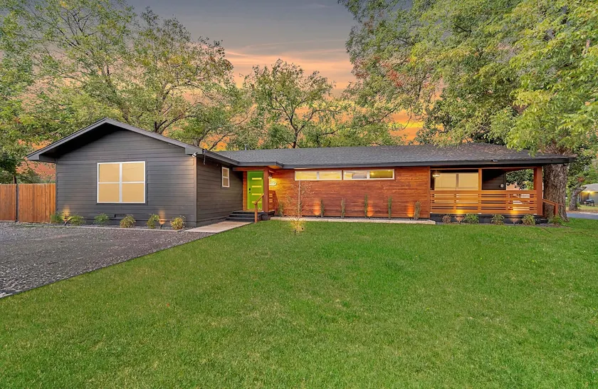 New-The Mod Poppy Large home 10 minutes from it all - Image 1