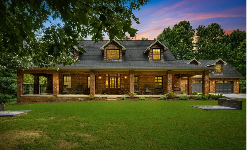 The Lodge · Game Room, Hot Tub, Fire Pit, Gym - Image 1