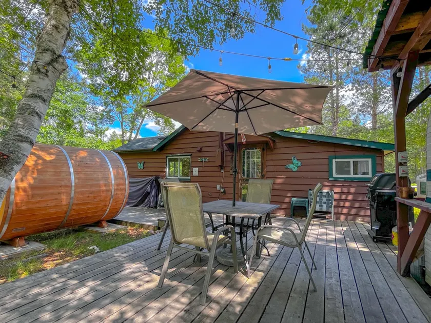 Fosters Lake Retro Cabin Retreat- Sauna/Volleyball - Image 1