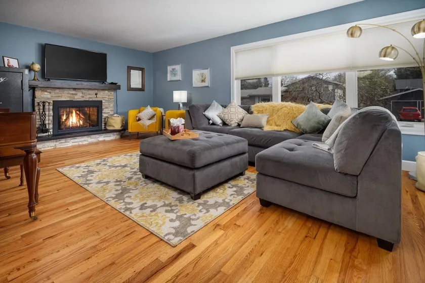 Amazing Single Level Suburban Home, Pet Friendly, Fenced Backyard, Close 2 Nike, Shopping, Portland - Image 1