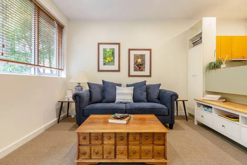 Experience the St Kilda Vibe from a Cosy Retreat - Image 1